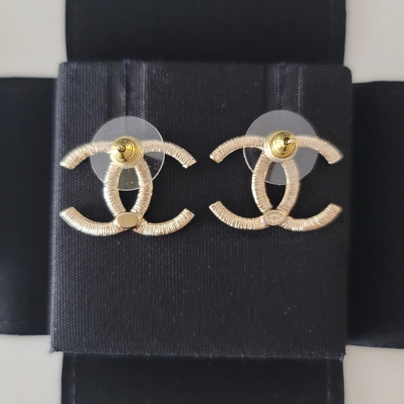 🦋Chanel🦋 CC Stud Earrings - Picture 6 of 10